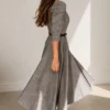 Vestido Lua Princess Old Money, vista lateral y vuelo