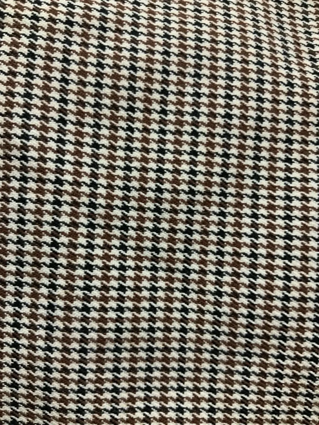 Detalle del tejido de Pata de gallo Castaña